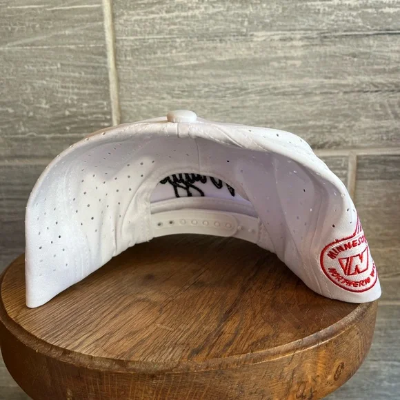 🆕 NWT Waggle Snapback Hat – Minnesota Northern Wings AAA Hockey – White - Picture 3 of 7